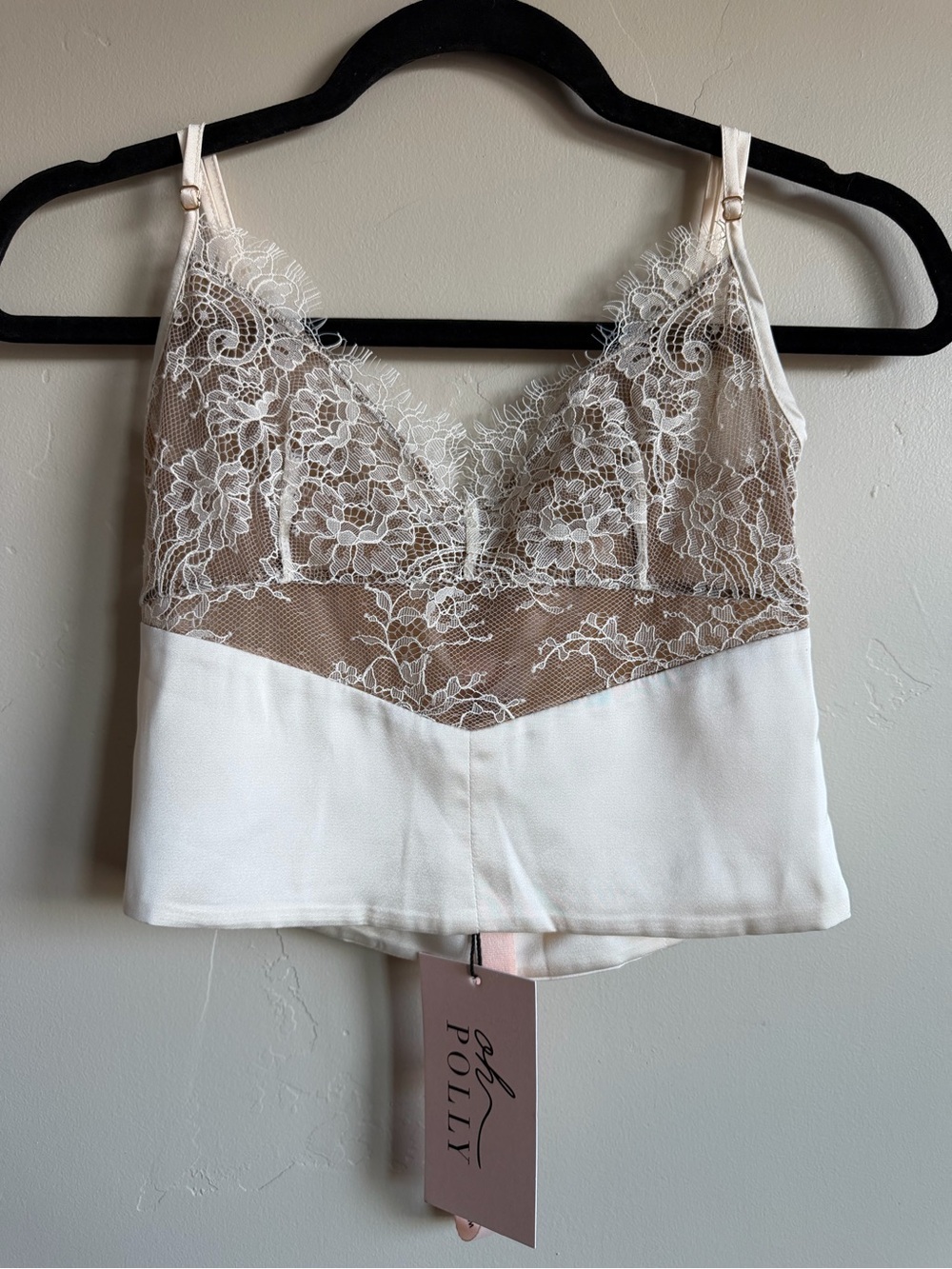 Women’s Oh Polly NWT Cropped Lace Tank Size 4